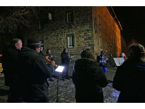 Stadtkapelle Naumburg spielt weihnachtliche Lieder (© Karl-Franz Thiede)